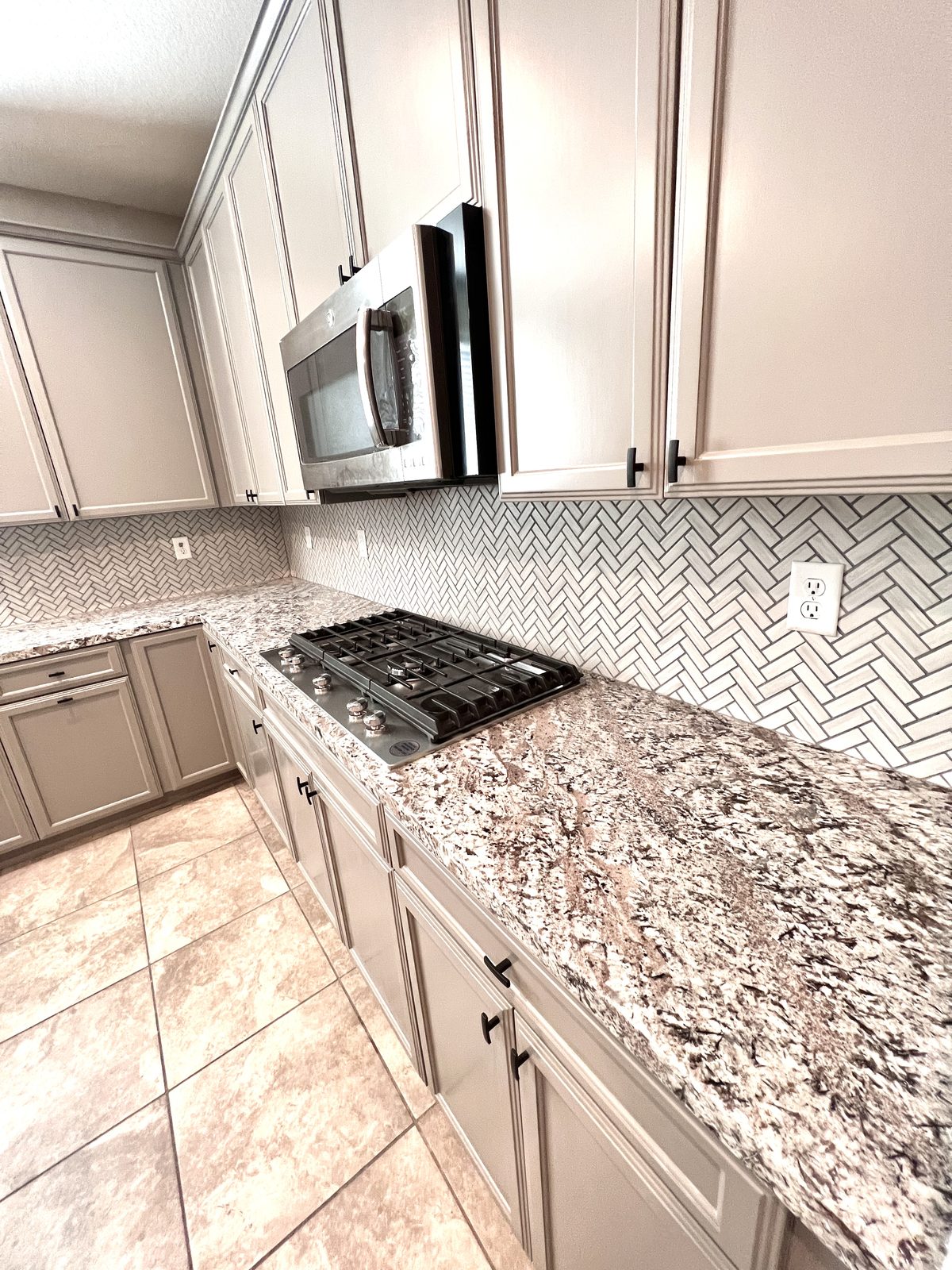 Kitchens & Counters - ET Builders LLC
